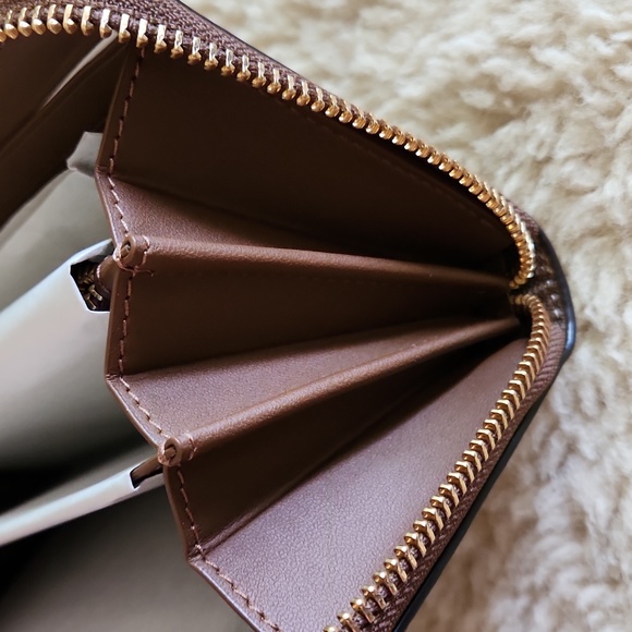 NWT Coach Signature Wildflower Long Zip Wallet/Wristlet ๐๐ค - Picture 8 of 16